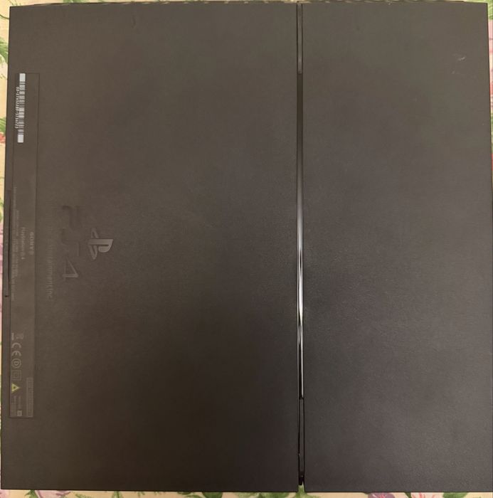PS4 1TB + Comando + 7 Jogos