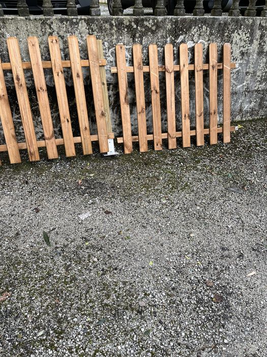 Portão e cerca madeira