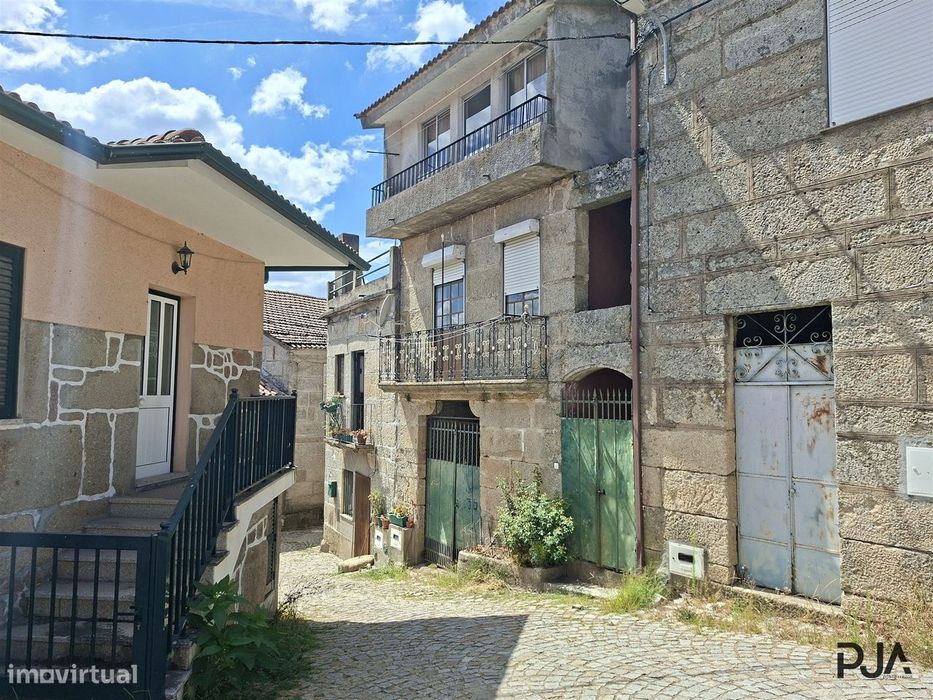 T4 House in Tibalde, Mangualde