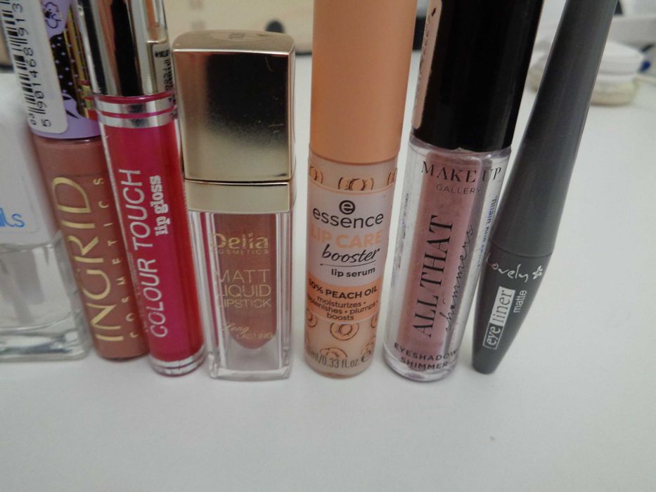 Błyszczyk, pomadka, lakier, eyeliner, cień