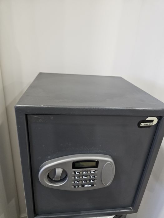Cofre eletrónico Standers 40L
