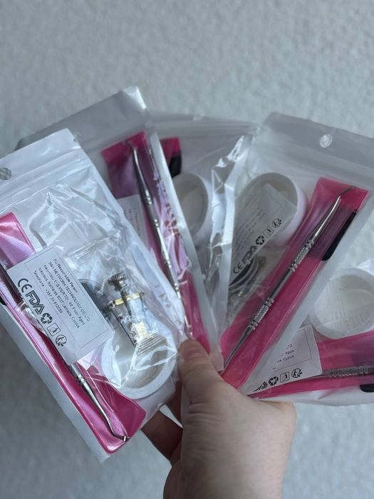 Sprzedam zestaw do wyrównywania wrastających paznokci.