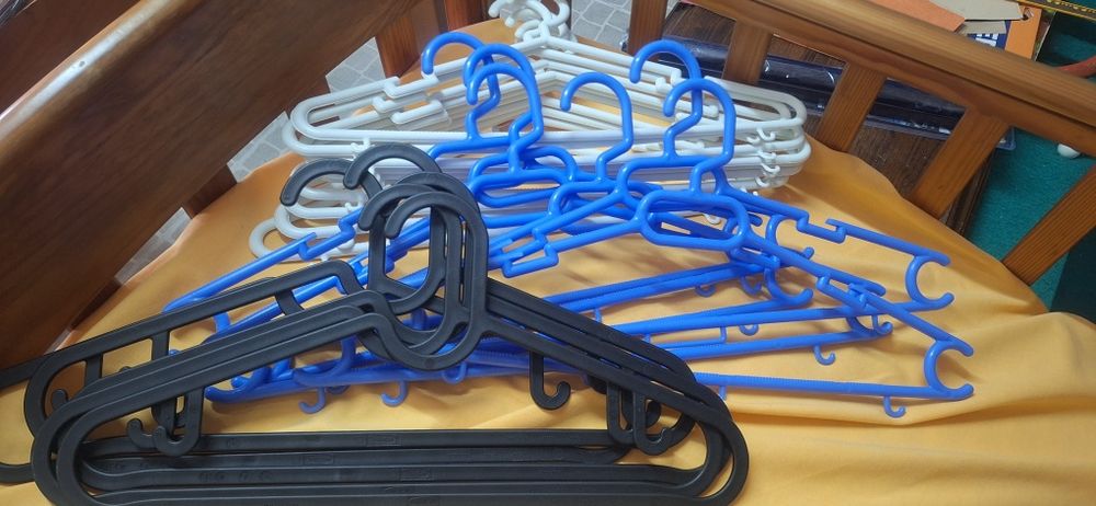 21 cabides plástico