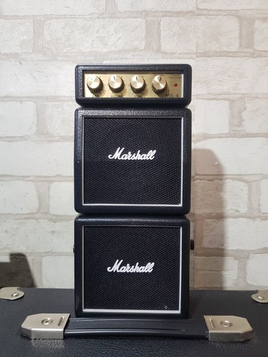Комбопідсилювач/комбоусилитель VOX+1/Marshall/Line 6
