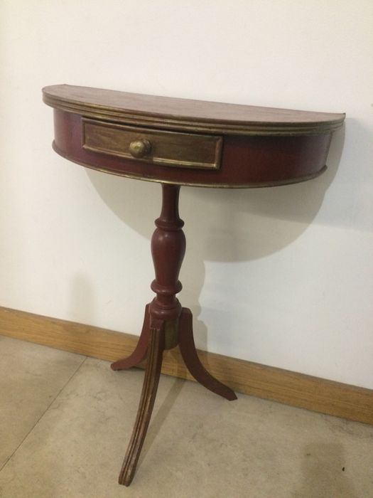 Mesa meia lua com dourados