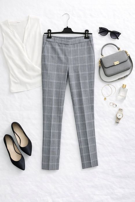 Granatowe spodnie w kratkę S 36