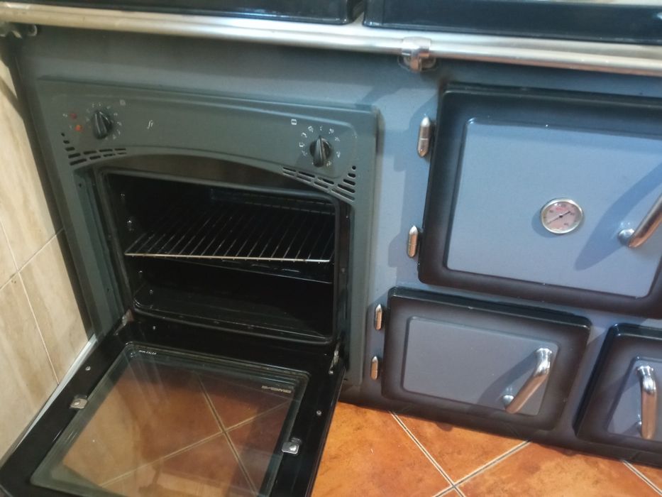 Fogão a lenha com forno elétrico mais placa elétrica