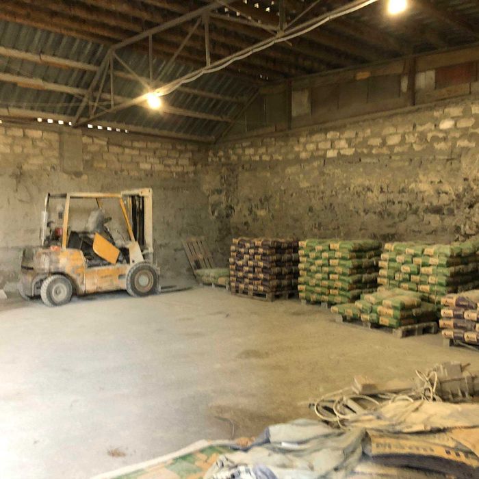 Продам комерційне приміщення (8387)