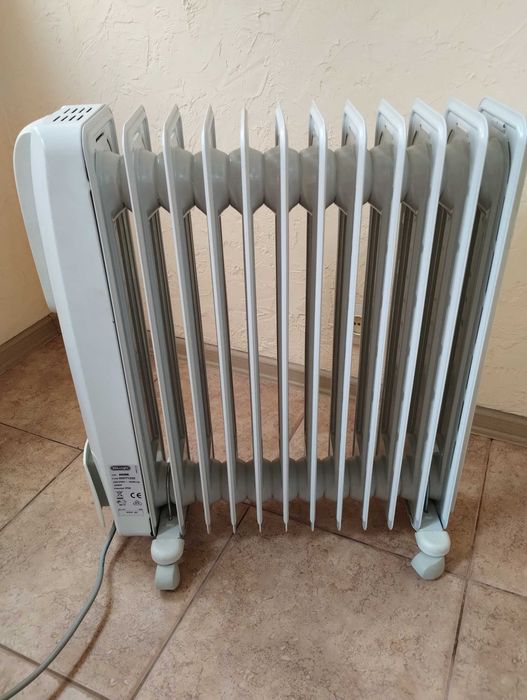 Обігрівач масляний DeLonghi