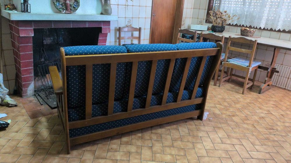 Conjunto Sala de Jantar em Madeira - Mesa + 6 Cadeiras + Móvel com Cristaleira + Sofá