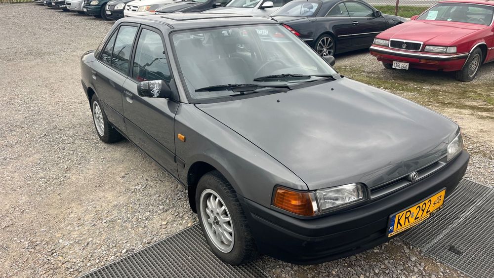 Mazda 323 klasyk Mazda 323 zabytkowy zabytkowa ,fajny stan