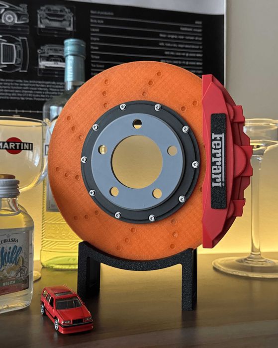Lampa „tarcza hamulcowa” Ferrari – idealna dekoracja dla fana aut