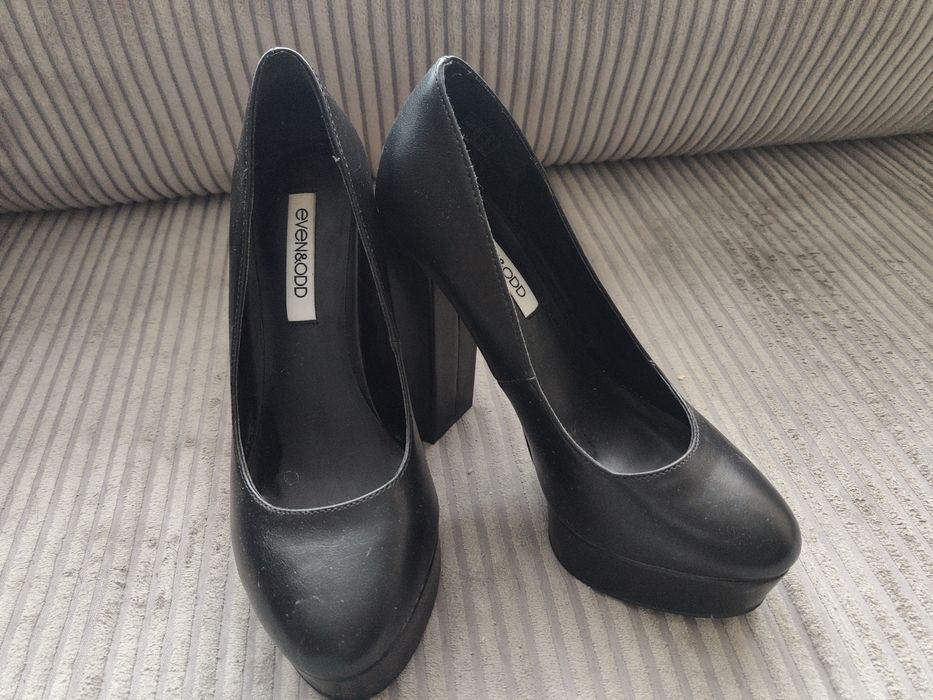 Szpilki na koturnie Event&Odd