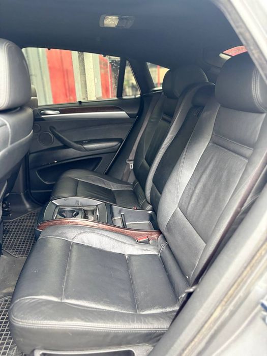 Машина BMW x6 отличное состояние