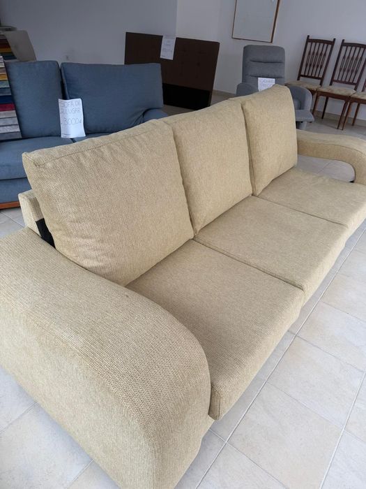 Sofa novo de 3 lugares