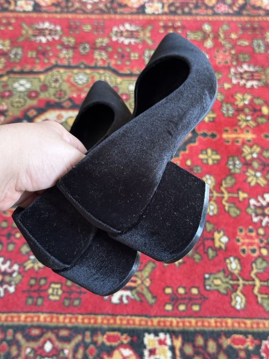 Чорні велюрові туфельки Marks&Spenser