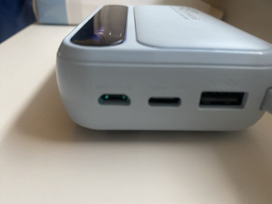 Компактний зручний повербанк в сумочку павербанк