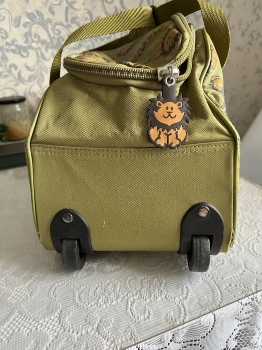 Продам дорожну   сумку на колесах.