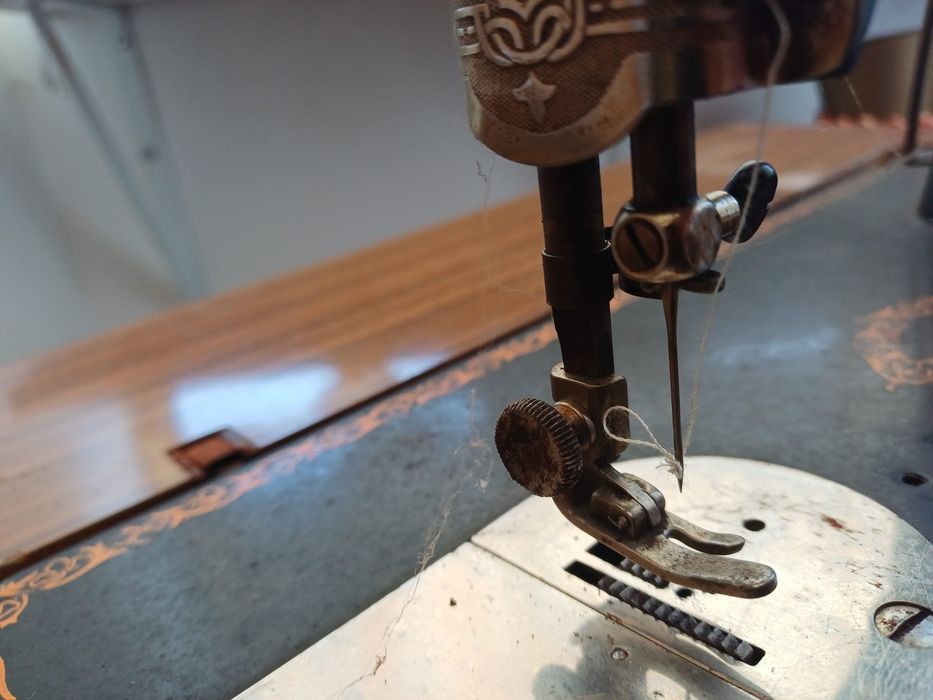 Máquina Singer com móvel