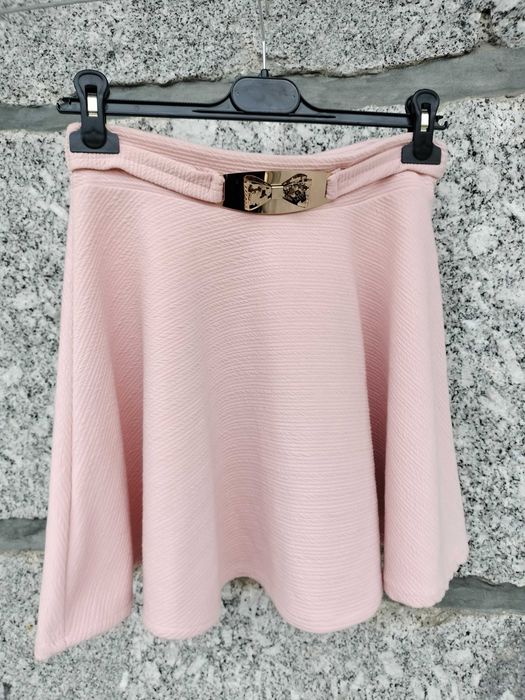 Saia rosa com detalhe dourado