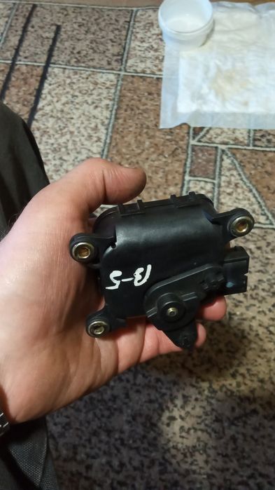 Моторчик заслонки пічки Pasat B5