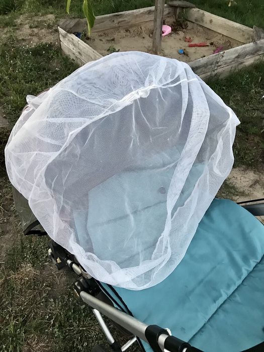 Каляска Bugaboo в доброму стані, в подарунок столик для годування теж в доброму стані