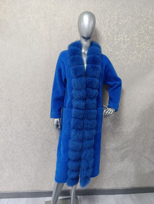 Шикарне пальто, не норкова шуба. Синій електрик. Нове. 117 см