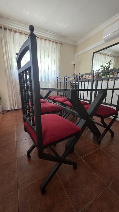 Conjunto de Sala de Jantar – Mesa em Ferro Fundido com Vidro + 8 Cadei