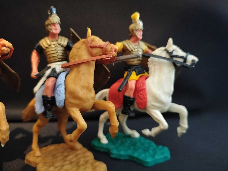 Timpo Romanos a Cavalo Raros com Botas Pretas