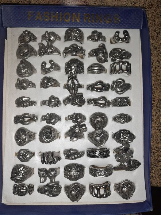 Anéis de diversos tamanhos e feitios