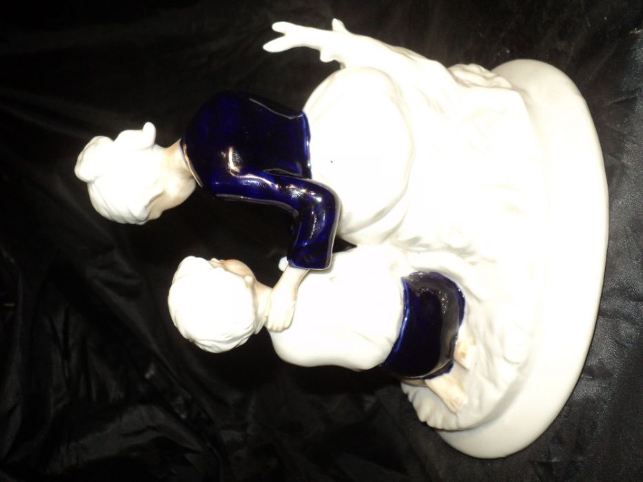 Статуэтка фарфоровая 18см из Франции старина антиквар эксклюзив подаро