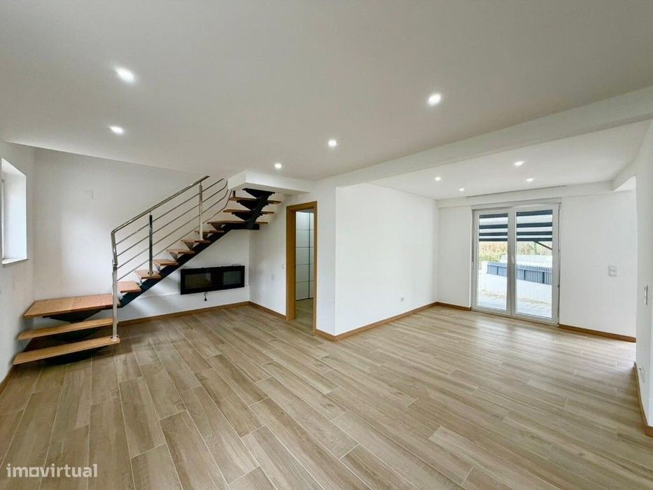 Moradia geminada T3+ com lugar de garagem,Ribeira Frades