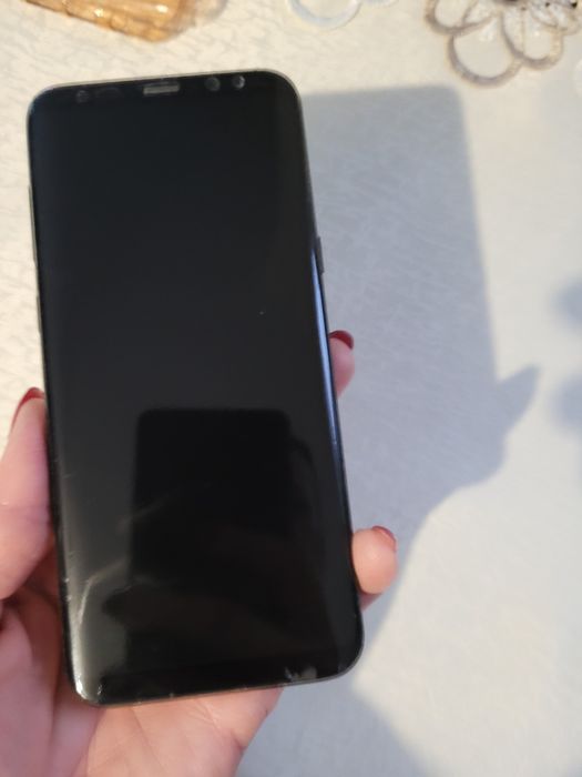 Telefon Samsung Galaxy S8+ wraz z 3 etui. Stan idealny