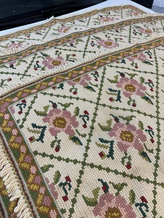 Conjunto de 3 Tapetes de Arraiolos Originais – Excelente Estado