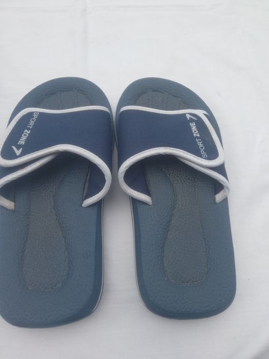 3 pares de chinelos
