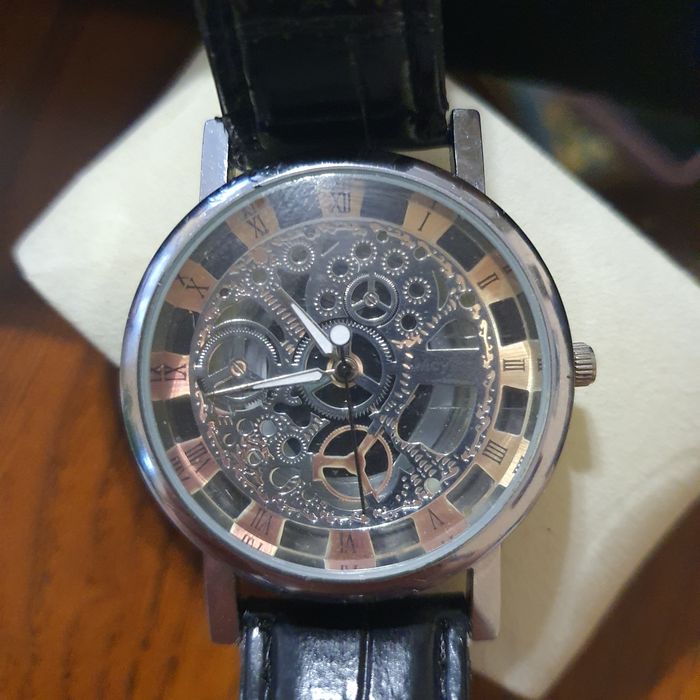 Zegarek kwarcowy garniturowiec .