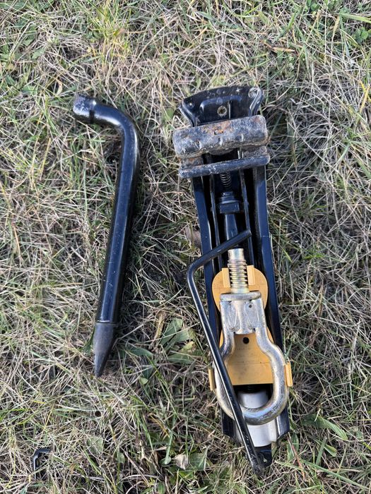 Lewarek klucz do kôł Ford Fiesta mk6 zestaw naprawczy