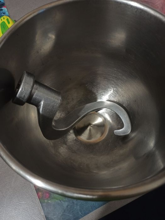 Профессиональный планетарный миксер-тестомес