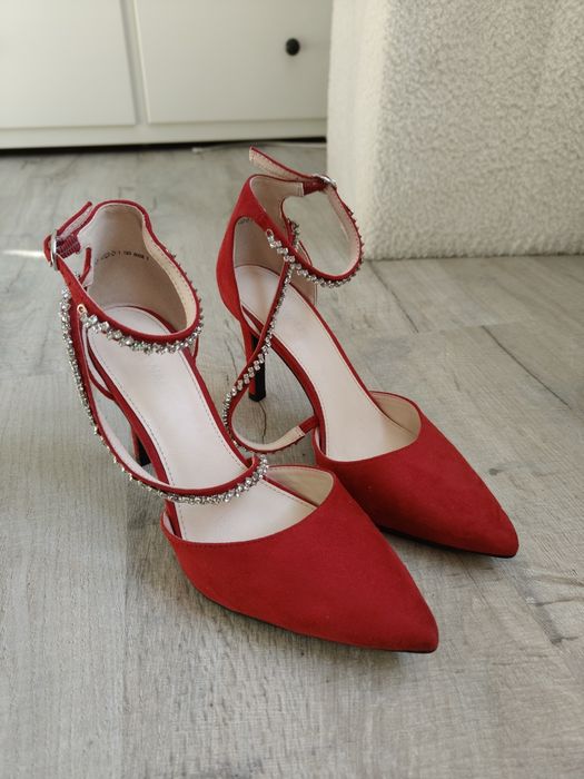 Czerwone szpilki cyrkonie ozdobne 38