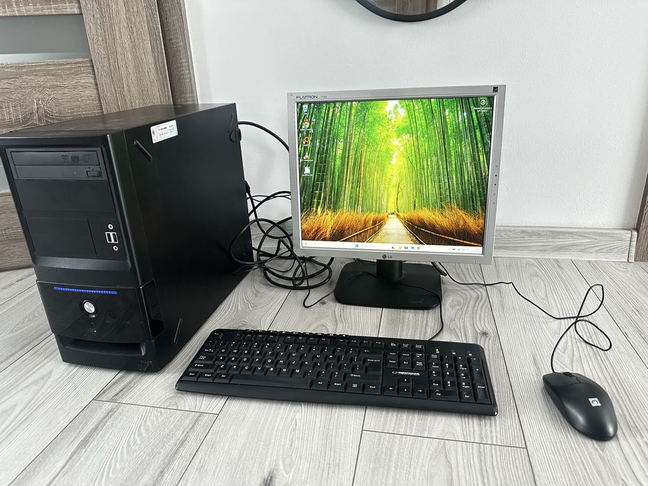 Komputer stacjonarny 8GB RAM - Dysk SSD Windows 11