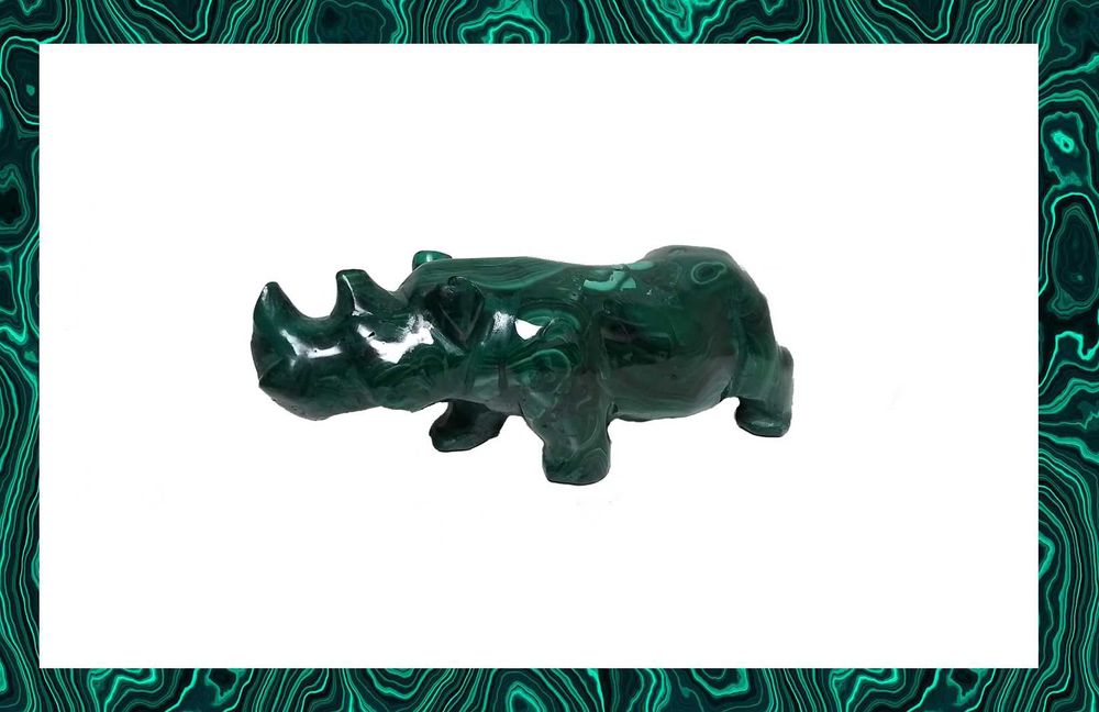 Nosorożec z malachitu – symbol wytrwałości i siły