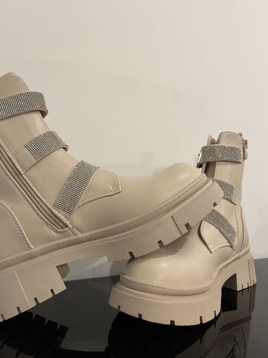 Botas Cink-me bege com brilhos