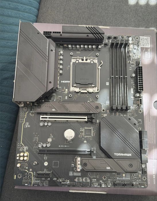 MSI B650 Tomahawk WiFi e Bluetooth