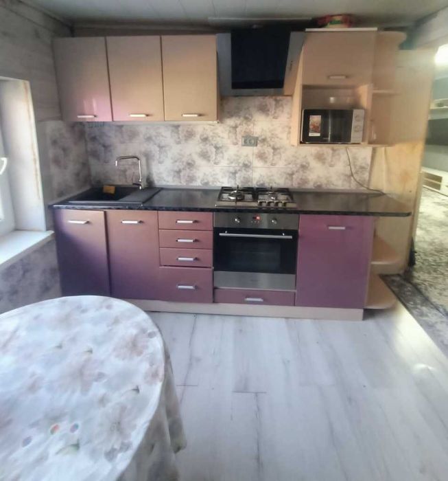 Продажа частини будинку в р-ні Казбет гарний жилий стан