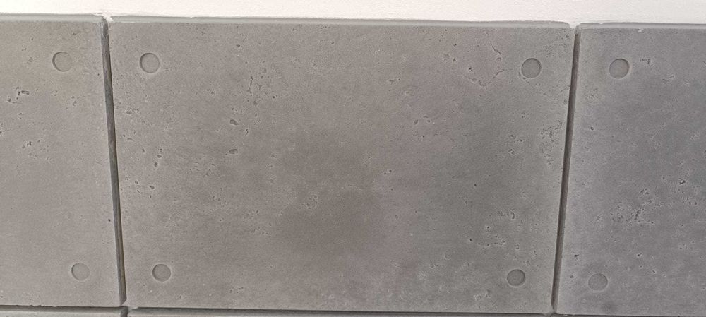 Płyty betonowe architektoniczne po demontażu