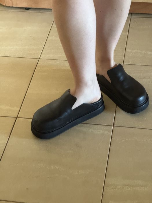 Сабо COS шкіряні