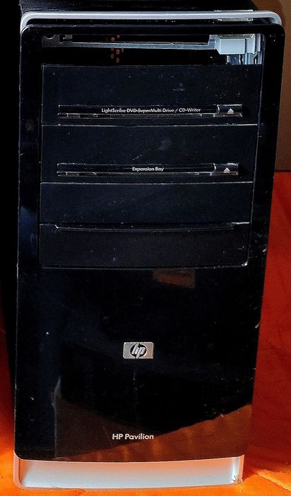 Empty PC Desktop Cases482666936523171840