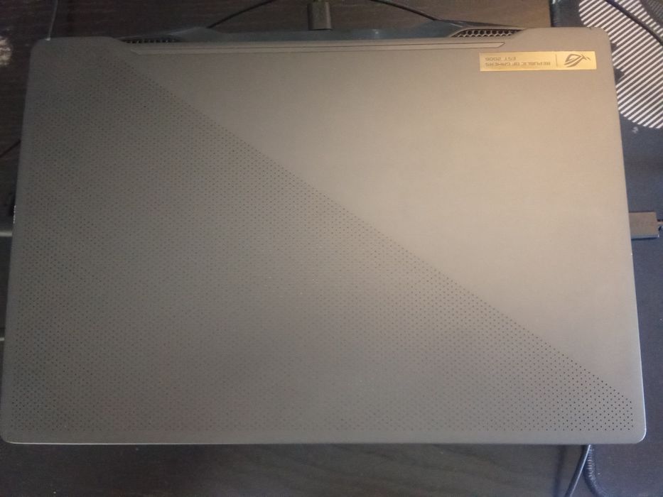 ROG Zephyrus G14 (Ryzen 9 5900HS / RTX 3050 / 16GB RAM) – Para peças ou reparação