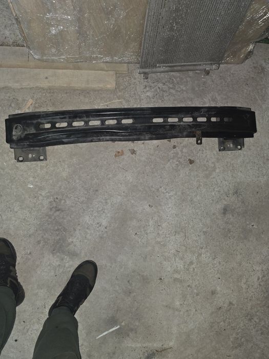 Підсилювач переднього бампера шкода А7