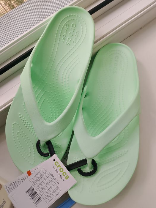 Шльопанці жіночі Crocs W8